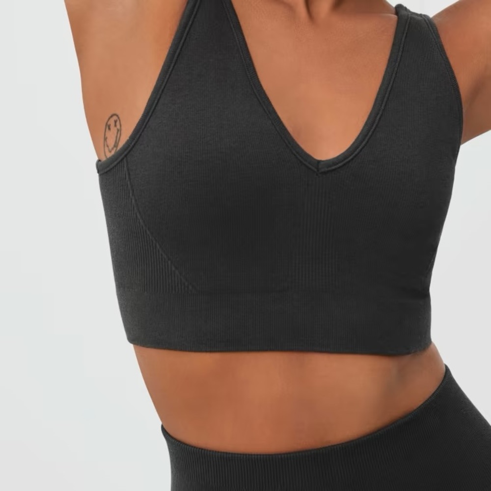 Everlane The Seamless Bra - Picture 5 of 5